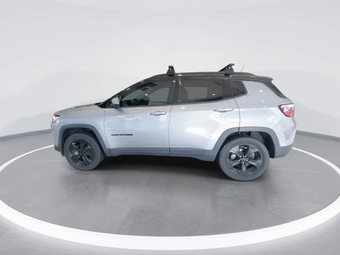 Used 2018 Jeep Compass Latitude w/ Popular Equipment Group AWD/4WD image 5