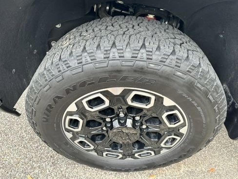 Used 2024 Chevrolet Silverado 2500 LTZ w/ LTZ Convenience Package image 28