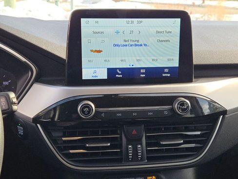 Used 2020 Ford Escape SE image 24