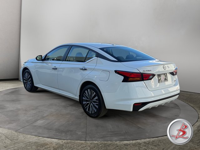 Used 2025 Nissan Altima 2.5 SV AWD/4WD image 5