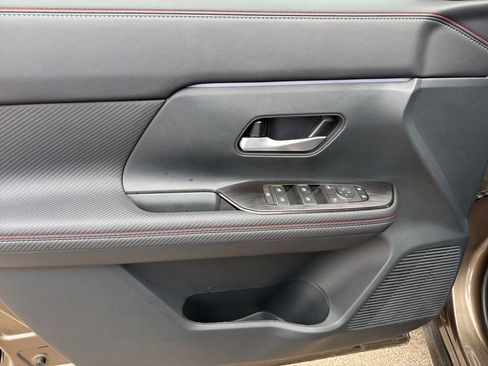 Used 2025 Nissan Kicks SR FWD image 16