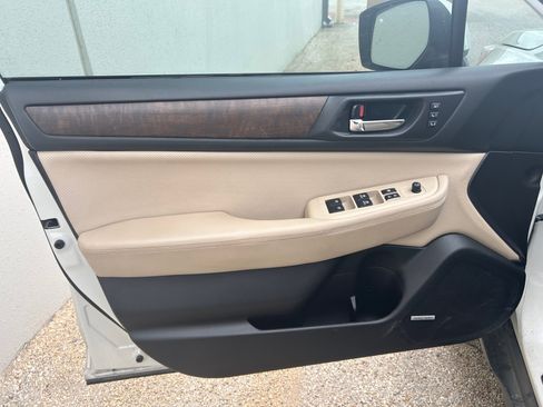 Used 2017 Subaru Outback 2.5i Limited image 5