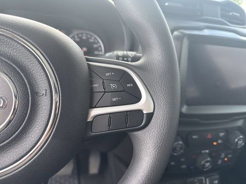 Used 2023 Jeep Renegade Latitude w/ Sun/Sound Group AWD/4WD image 15