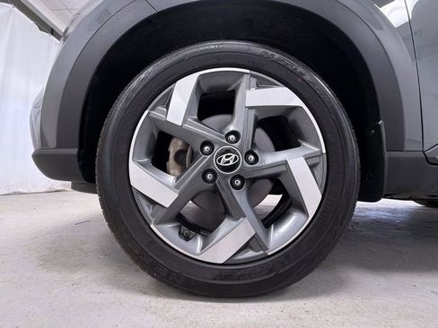 Used 2023 Hyundai Venue Limited FWD image 13