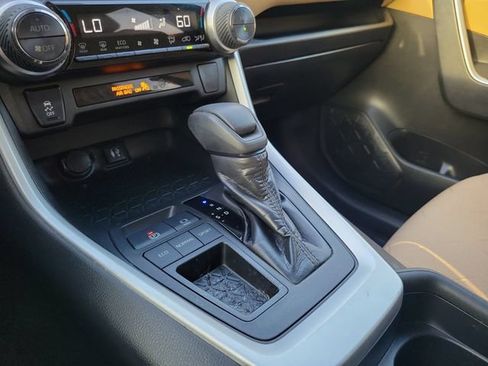 Used 2019 Toyota RAV4 XLE FWD image 20