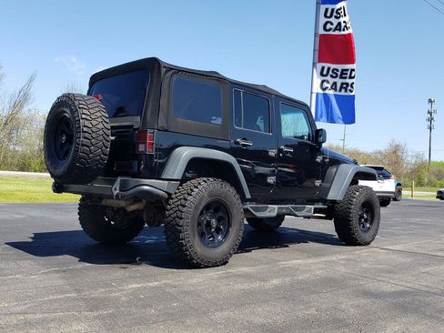Used 2013 Jeep Wrangler Unlimited Sahara AWD/4WD image 5