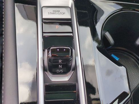 Used 2025 Volkswagen Atlas SEL Premium R-Line image 29