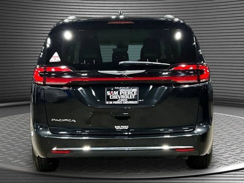 Used 2021 Chrysler Pacifica Touring-L FWD image 5