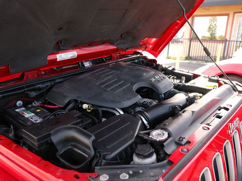 Used 2016 Jeep Wrangler Unlimited Sahara w/ Connectivity Group image 47