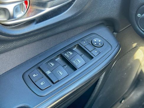 Used 2015 Jeep Cherokee Latitude w/ Cold Weather Group image 31