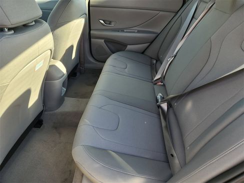 New 2025 Hyundai Elantra SE image 28