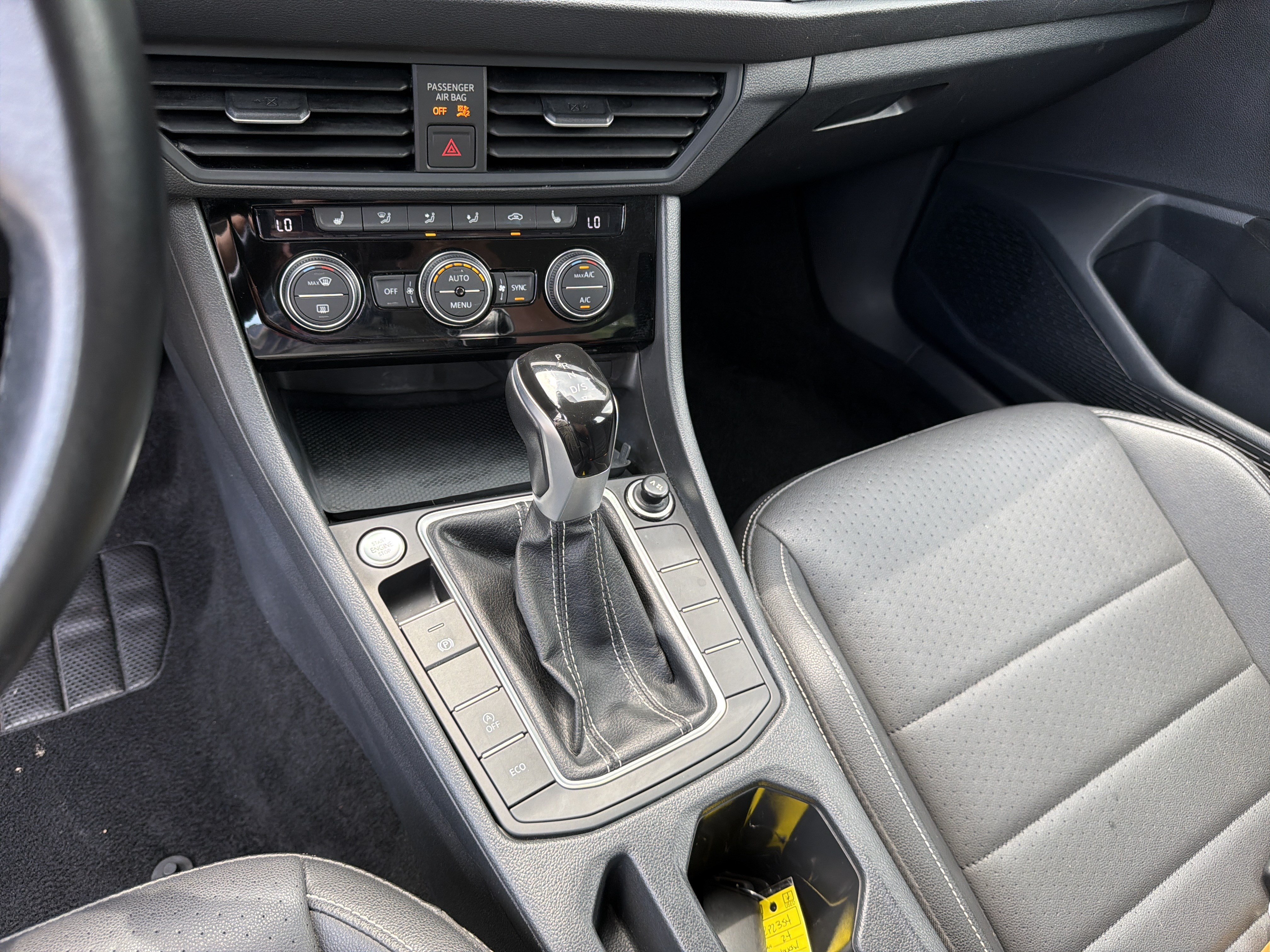Used 2024 Volkswagen Jetta SE FWD image 29