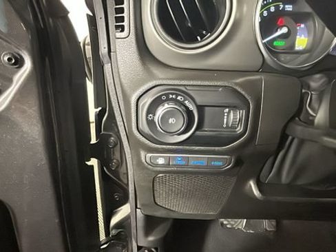 Used 2023 Jeep Wrangler Unlimited w/ Convenience Group AWD/4WD image 17