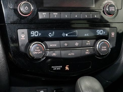 Used 2015 Nissan Rogue SV image 16