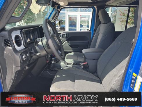 New 2025 Jeep Gladiator Sport image 3