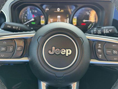 Certified 2025 Jeep Wrangler Unlimited Sahara w/ Safety Group AWD/4WD image 27