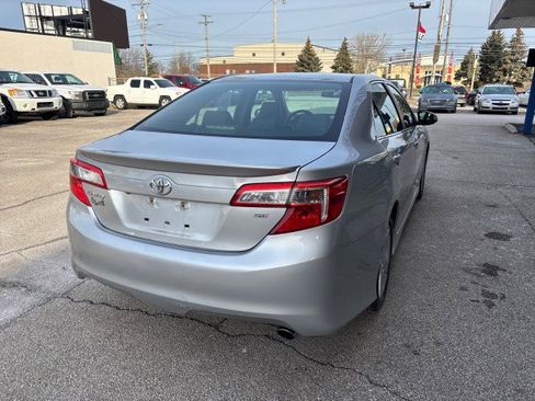 Used 2014 Toyota Camry SE image 5