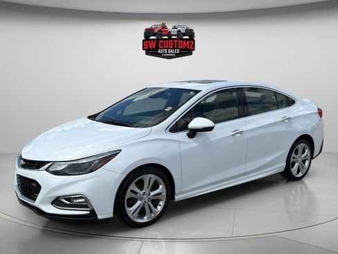 Used 2017 Chevrolet Cruze Premier FWD image 3