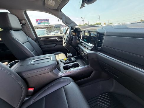 Used 2022 Chevrolet Silverado 1500 LTZ AWD/4WD image 25