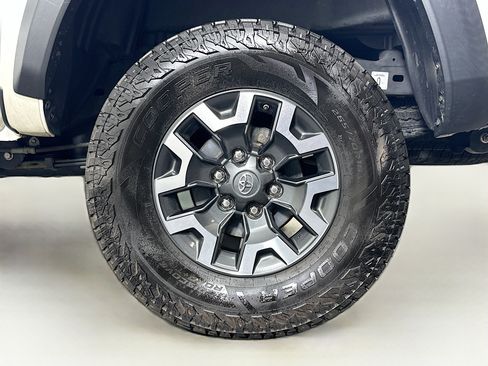 Used 2021 Toyota Tacoma TRD Off-Road RWD image 11