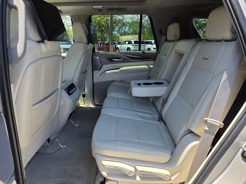 Used 2023 Cadillac Escalade Sport Platinum AWD/4WD image 17