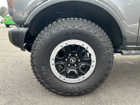 Used 2023 Ford Bronco Badlands w/ Sasquatch Package image 13