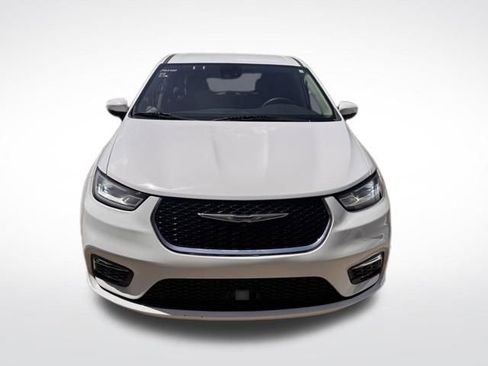 Used 2023 Chrysler Pacifica Touring-L FWD image 8