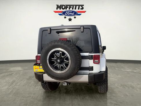 Used 2018 Jeep Wrangler Unlimited Sahara w/ Connectivity Group image 4