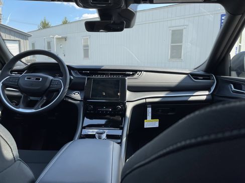 New 2025 Jeep Grand Cherokee Laredo X image 15