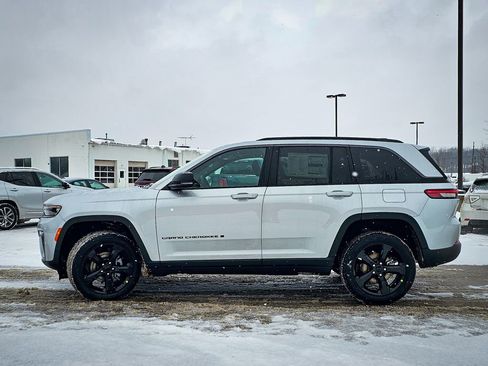 New 2026 Jeep Grand Cherokee Limited w/ Limited Altitude Package AWD/4WD image 6