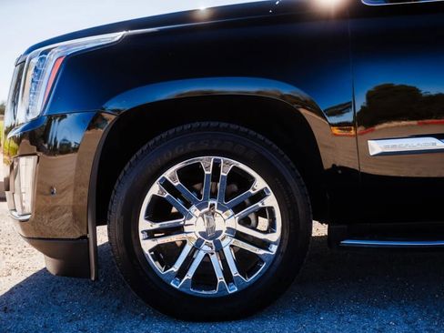 Used 2017 Cadillac Escalade ESV 2WD image 10