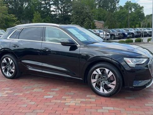 Used 2021 Audi e-tron Premium w/ Towing Package AWD/4WD image 4