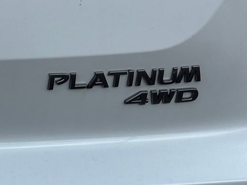 New 2026 Nissan Pathfinder Platinum image 2