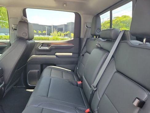 Used 2025 GMC Sierra 1500 Denali w/ Denali Reserve Package AWD/4WD image 13