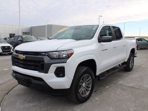 Used 2023 Chevrolet Colorado LT w/ LT Convenience Package II image 3