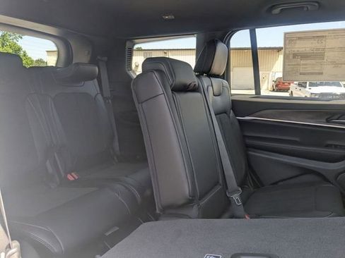 New 2026 Jeep Grand Cherokee L 2WD image 37