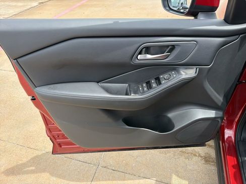Used 2026 Nissan Rogue SV FWD image 11