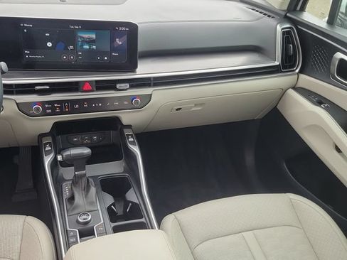 Used 2024 Kia Sorento S w/ Panoramic Sunroof Package FWD image 17