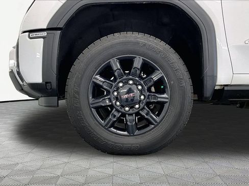 Used 2024 GMC Sierra 2500 AT4 w/ AT4 Premium Plus Package AWD/4WD image 9