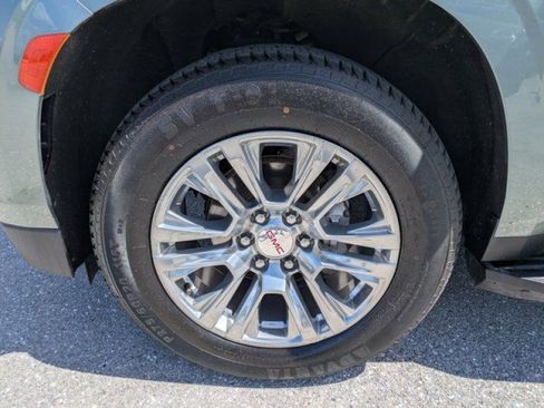 Used 2023 Chevrolet Suburban Premier AWD/4WD image 11