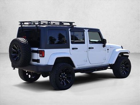 Used 2017 Jeep Wrangler Unlimited Sahara w/ Connectivity Group AWD/4WD image 5