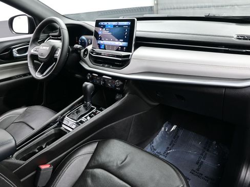 Used 2025 Jeep Compass Limited w/ Elite Group image 15