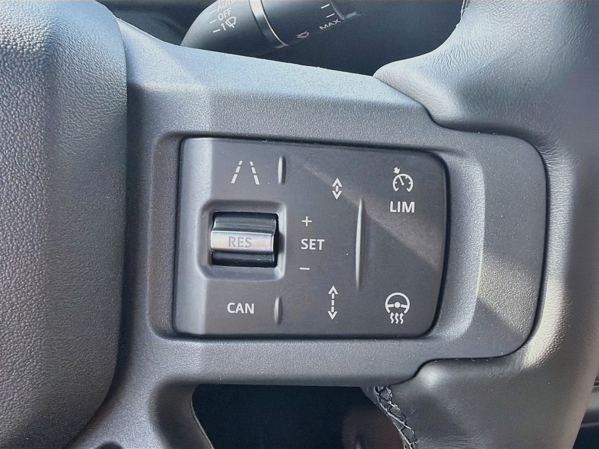New 2026 Land Rover Defender 110 X-Dynamic SE AWD/4WD image 37