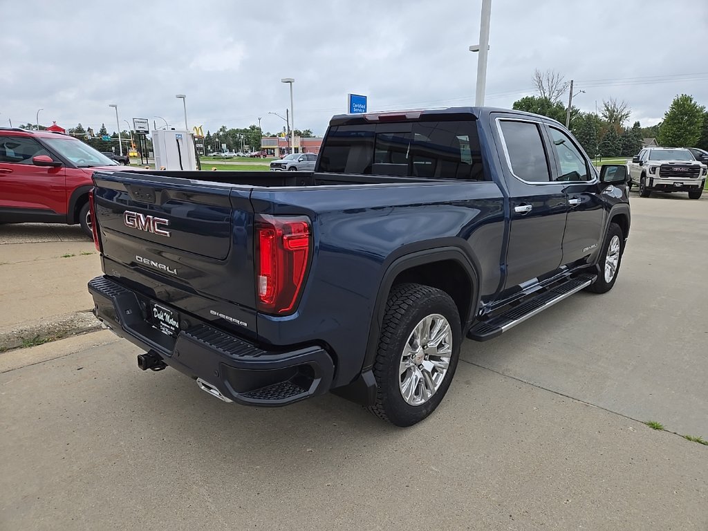 Used 2022 GMC Sierra 1500 Denali w/ Driver Alert Package II AWD/4WD image 9