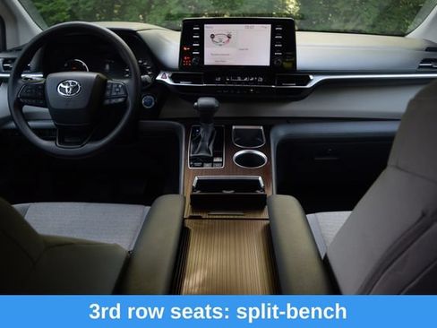 Used 2024 Toyota Sienna LE AWD/4WD image 8
