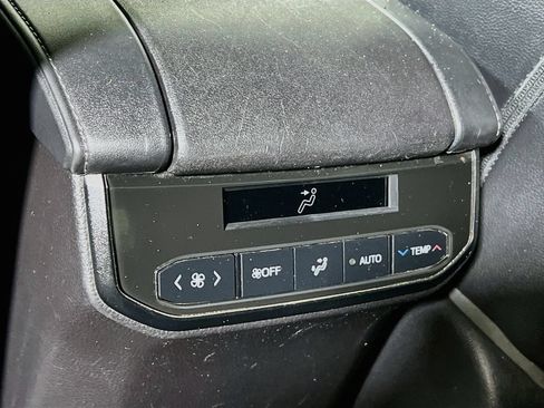 Certified 2021 Toyota Highlander XLE AWD/4WD image 23