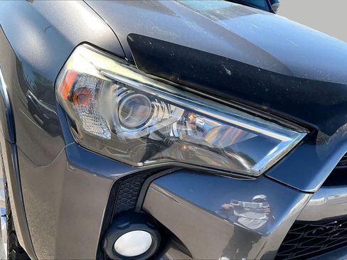 Used 2018 Toyota 4Runner SR5 Premium AWD/4WD image 28