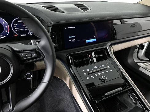 New 2025 Porsche Panamera 4 image 13