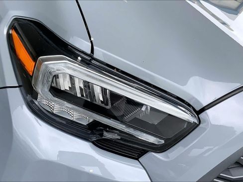 Used 2020 Toyota Tacoma TRD Off-Road AWD/4WD image 28
