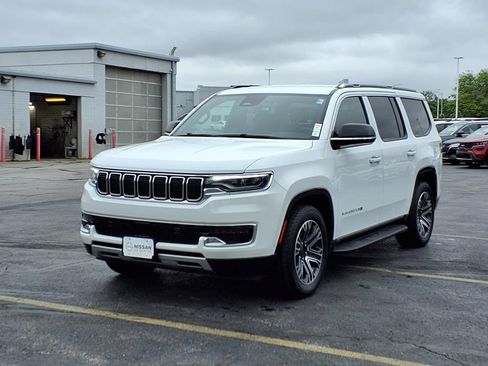 Certified 2024 Jeep Wagoneer Series II w/ Flexible Seating Group AWD/4WD image 2